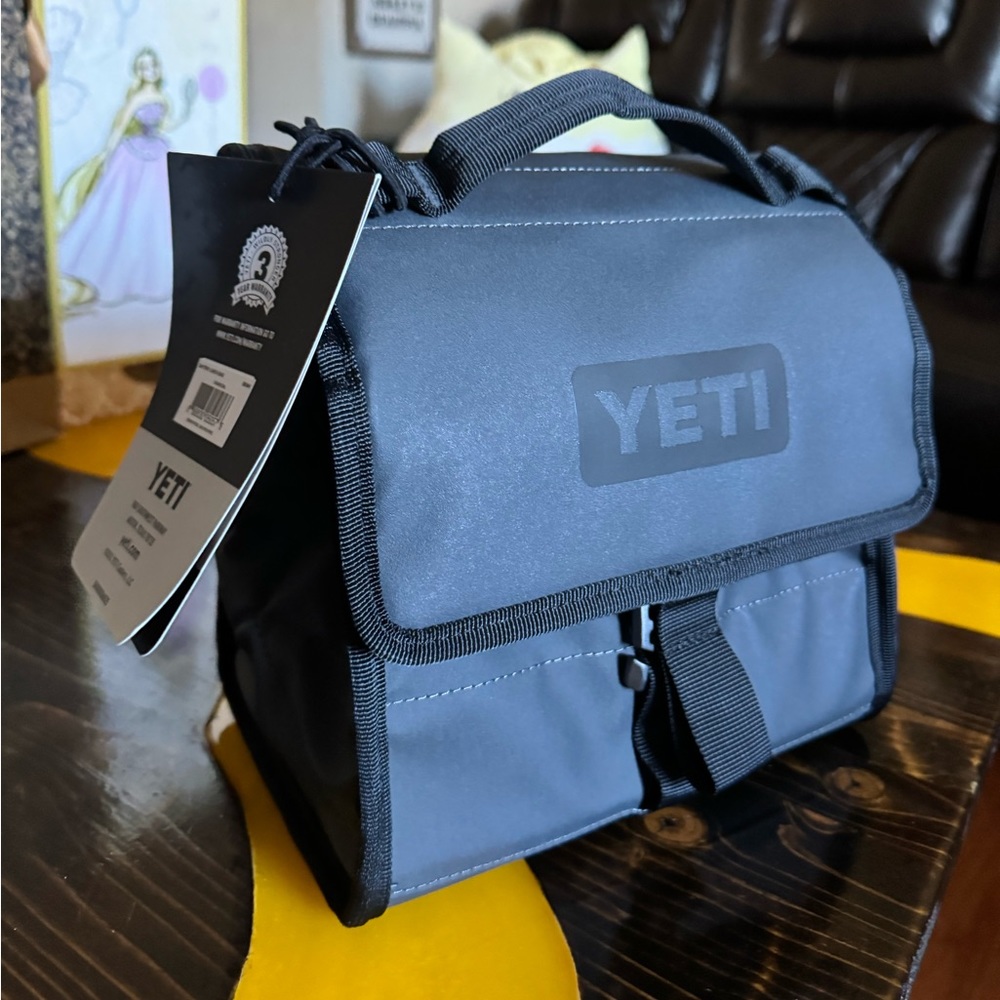 NWT Yeti Daytrip Lunch bag